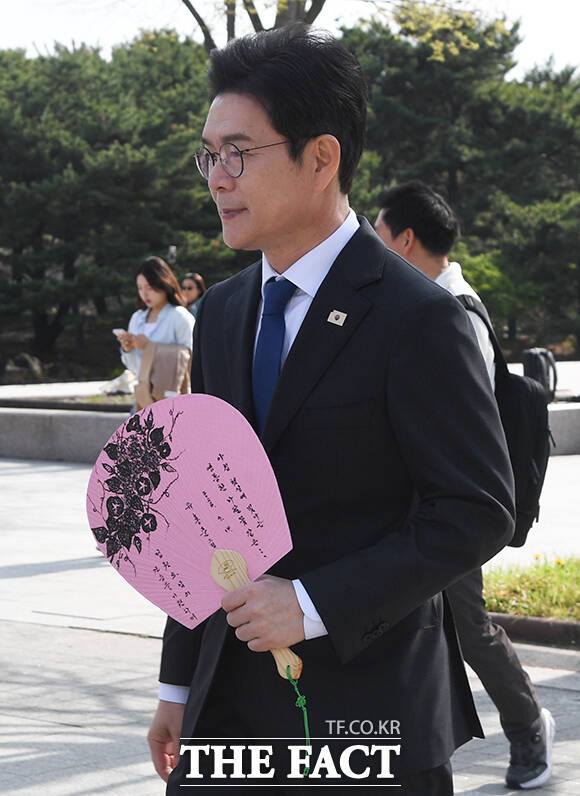 정원오 더불어민주당 서울시장 후보가 14일 오전 서울 용산구 국립중앙박물관 거울못 앞에서 문화관광 관련 공약 발표를 하고 있다. /박상민 기자