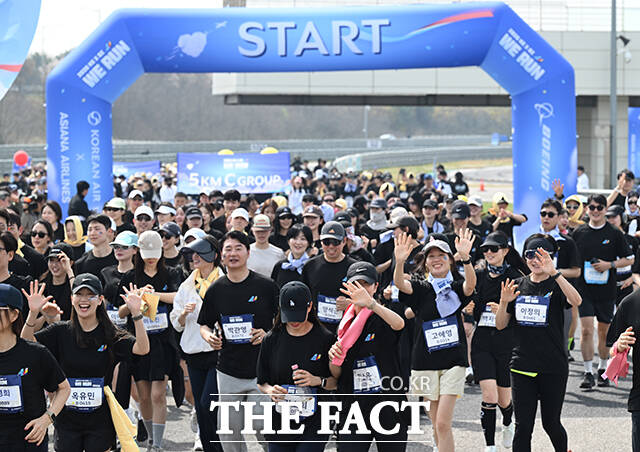난치병 아동 위해 즐겁게 달리는 임직원들.