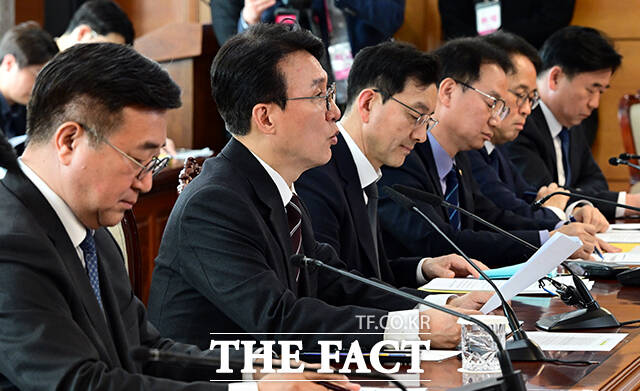 김민석 국무총리가 14일 오후 서울 종로구 정부서울청사에서 열린 공명선거 관계장관회의에 참석해 모두발언을 하고 있다. /임영무 기자