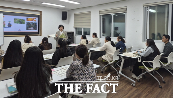 금산군가족센터에서 운영하는 '외국인주민 맞춤형 한국어 교육' 프로그램 모습. /금산군