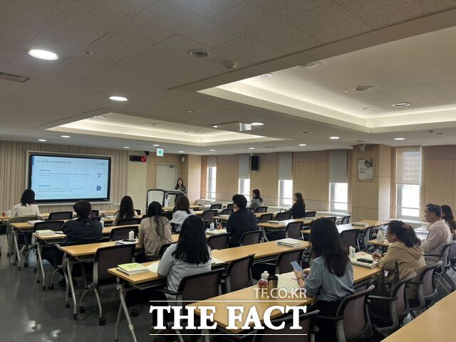 14일 충남교육청교육과정평가정보원에서 북한배경학생 맞춤형 상담 담당 교원 배움자리가 열리고 있다. /충남교육청