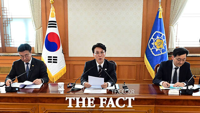 김민석 국무총리가 14일 오후 서울 종로구 정부서울청사에서 열린 공명선거 관계장관회의에 참석해 모두발언을 하고 있다. /임영무 기자