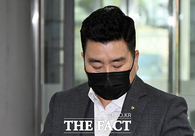 김현태 전 육군 특수전사령부 707특수임무단장이 14일 오후 서울 서초구 서울중앙지방법원에서 열린 내란중요임무종사 혐의 관련 공판에 출석하고 있다. /박헌우 기자