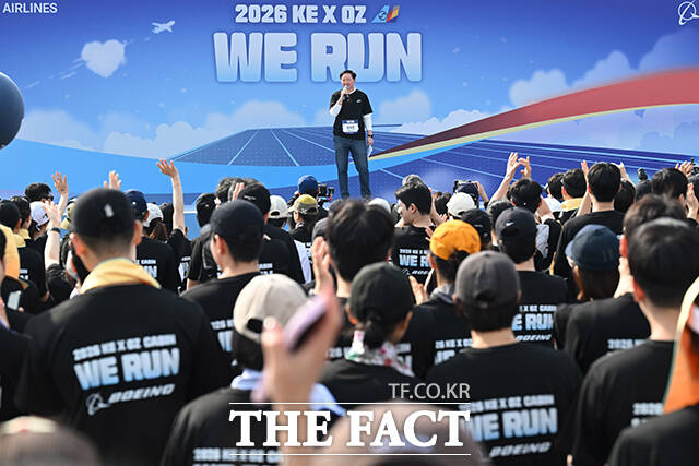 직원들의 환호 받는 우기홍 대한항공 부회장.