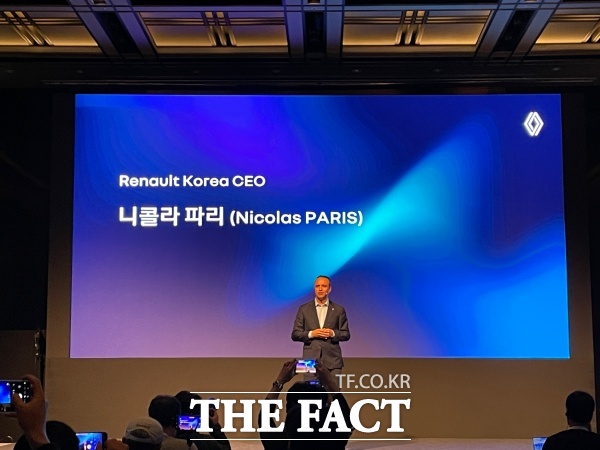 니콜라 파리 르노코리아 사장이 14일 열린 기자 간담회에서 회사의 중장기 전략과 관련해 설명하고 있다. /문은혜 기자