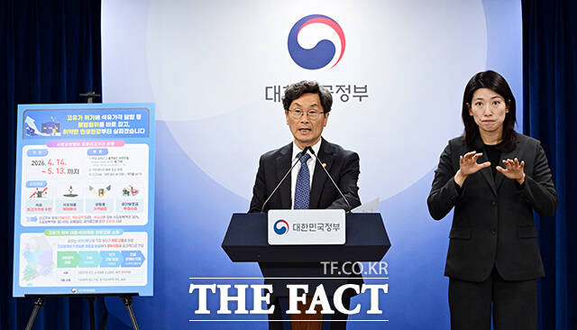 정일연 국민권익위원장이 14일 오후 서울 종로구 정부서울청사에서 중동 비상경제 관련 시장 교란행위 등 집중신고기간 운영 및 현장소통 계획을 브리핑하고 있다. /임영무 기자