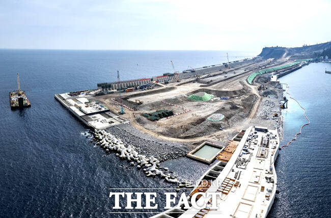 공정률 약 76.9%를 보이고 있는 울릉공항공사 현장. /울릉군