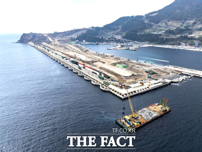 공정률 약 76.9%를 보이고 있는 울릉공항공사 현장. /울릉군