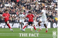  벤치는 침묵, 팬들은 절규...홍명보호 ‘증명’ 없는 확신은 독이다 [이영규의 비욘더매치]