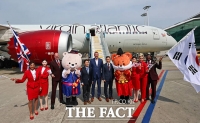  '인천~런던' 취항 기념하는 버진애틀랜틱 [TF사진관]