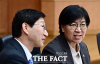  국민연금공단 이사장과 대화 나누는 정은경 보건복지부 장관 [포토]