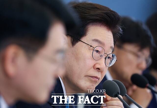 이재명 대통령이 15일 청와대에서 열린 규제합리화위원회 제1차 전체회의에서 발언하고 있다. /청와대통신사진기자단·뉴시스