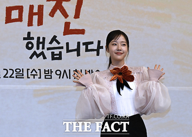 채원빈이 인사를 하고 있다. /송호영 기자