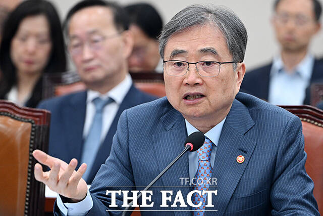 조현 외교부 장관은 15일 국회 외교통일위원회(외통위) 전체회의에서 이재명 대통령의 이스라엘 관련 소셜네트워크서비스(SNS) 게시글에 대해 