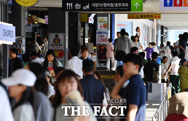 국토교통부가 하남드림휴게소를 시작으로 기흥·충주·망향 휴게소를 차례로 찾아 현장점검을 실시한다. /박헌우 기자