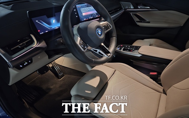 BMW iX2 내부 공간 모습. X 시리즈 중에 2라도 X는 X다. 꽤 괜찮은 실내 공간을 보여준다. /서울 마포구=오승혁 기자