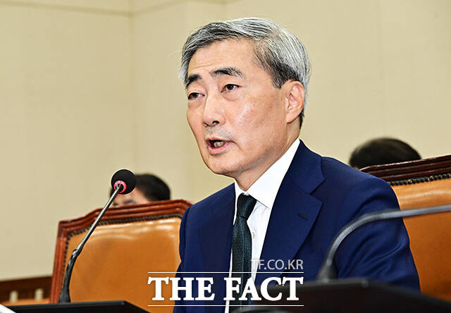 질의에 답변하는 신현송 한국은행 총재 후보자.