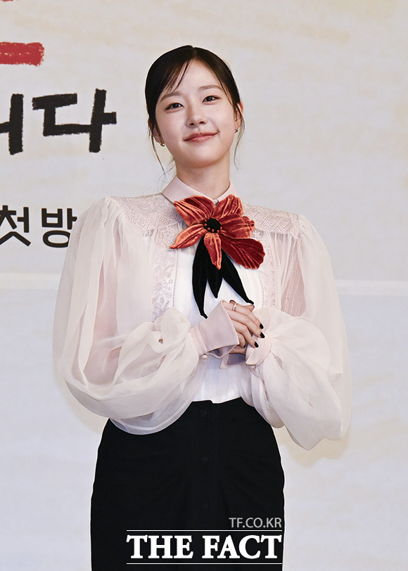 채원빈이 인사를 하고 있다. /송호영 기자