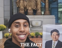  '소녀상 모욕' 미국인 유튜버 법정구속…편의점 난동 등 실형