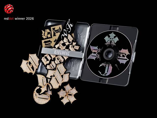 'Dirty Work' 앨범 틴케이스는 단순한 외피의 역할을 넘어 일상적으로 소지할 수 있는 '물리적 아티팩트(Artifact)'로 설계됐다. /SM엔터