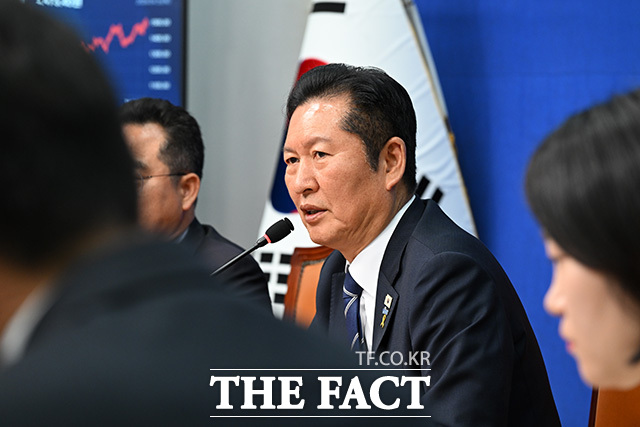 '착!붙 공약 프로젝트' 8호·9호 공약 발표 행사에서 모두발언하는 정 대표.