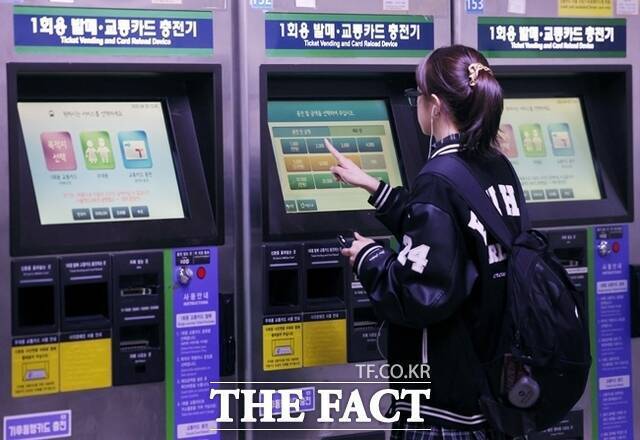 서울교통공사가 무임 수송 손실 부담을 더 이상 감당할 수 없다며 정부 부처에 공문을 보내 국비 지원을 공식 요청했다. /뉴시스