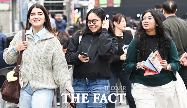 지난해 11월에 열린 라면축제장에 35만여 명의 관광객들이 방문해 축제가 열리는 3일 동안 구미를 팔팔 끓였다. /구미시