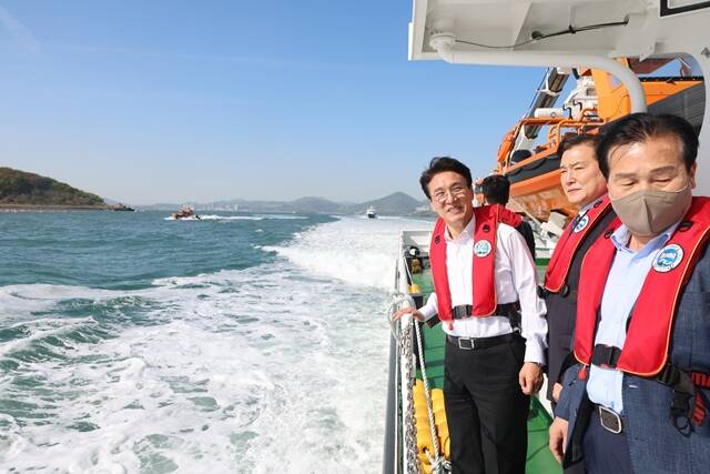 김민석 국무총리는 16일 전라남도 여수시에서 여수세계섬박람회 조직위원회로부터 준비 상황을 보고받고, 개도의 부행사장 등 현장을 직접 방문했다. /총리실