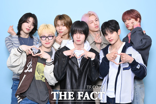 네이즈는 데뷔 타이틀곡 'People Talk'에 지금 이 순간의 행복을 즐기자는 메시지를 담았다. 이 메시지처럼 이들은 네이즈의 음악으로 모두가 행복해지는 것을 활동 목표로 꼽았다./서예원 기자