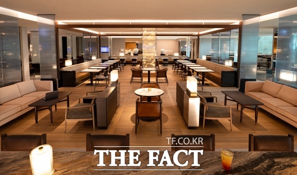 16일 오픈하는 대한항공 인천공항 제2여객터미널 프레스티지 서편 라운지 입구 전경. /대한항공