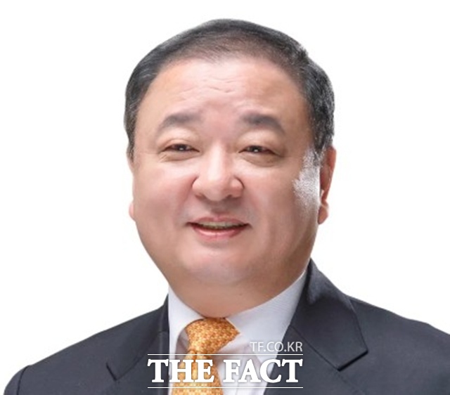 이재명 대통령은 16일 강창일 민주평화통일자문회의 수석부의장을 비롯해 차관급 정무직 1명, 정부 위원회 3명을 임명·위촉했다. 강 신임 민주평통 수석부의장. /청와대