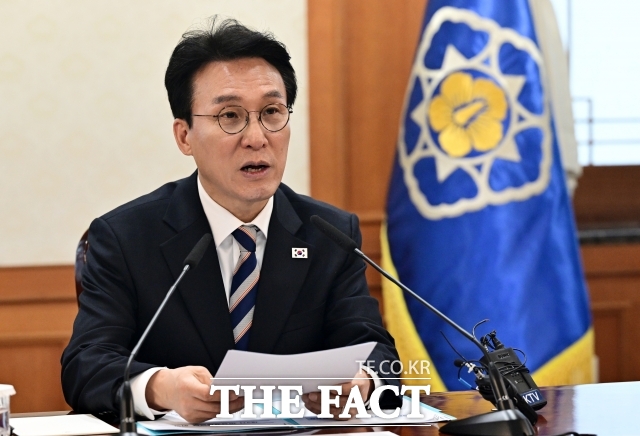 김민석 국무총리는 16일 정부세종청사에서 국가바이오혁신위원회 출범식과 첫 회의를 주재하고 국가 바이오 정책 추진 체계를 한 단계 도약시키는 중요한 전환점이라고 밝혔다. /임영무 기자