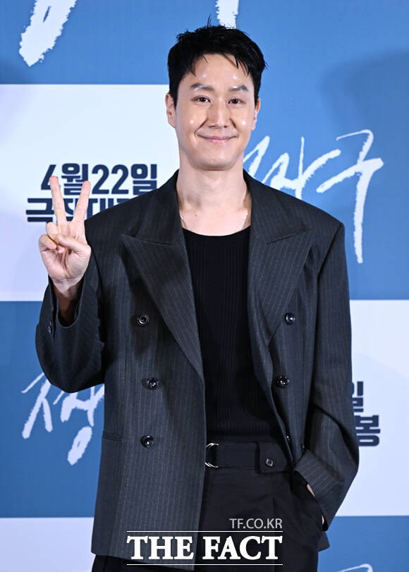 배우 신승호와 권소현, 정우, 정수정, 조범규(왼쪽부터)가 16일 오후 서울 용산구 CGV 용산 아이파크몰에서 열린 영화 '짱구' 언론시사회 및 기자간담회에 참석해 포즈를 취하고 있다. /이새롬 기자