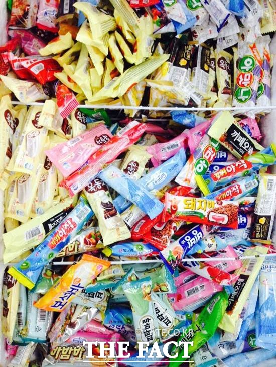 국내 빙과 시장 1위를 차지하려는 롯데웰푸드와 빙그레의 싸움이 격화하고 있다. 매출과 점유율 승부가 박빙인 상황이라 해외 실적이 1위를 가르는 실질적인 가늠자가 될 것이란 관측이 나온다. /더팩트 DB