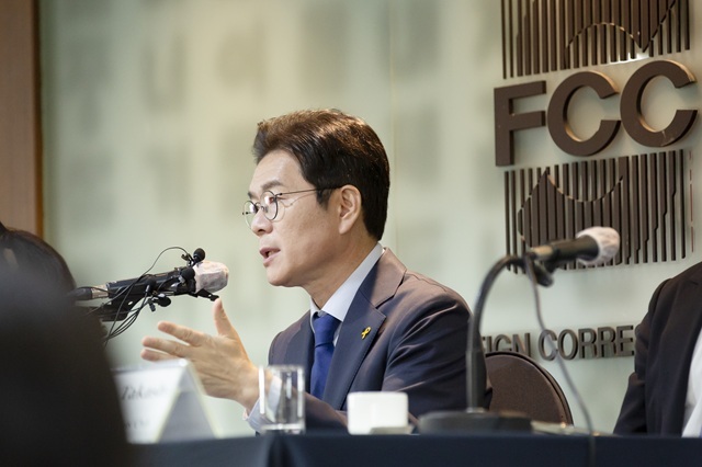 정원오 더불어민주당 서울시장 후보가 16일 서울 중구 프레스센터에서 열린 서울외신기자클럽 초정간담회에서