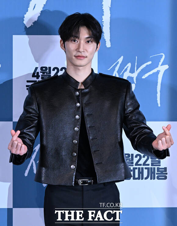 배우 신승호와 권소현, 정우, 정수정, 조범규(왼쪽부터)가 16일 오후 서울 용산구 CGV 용산 아이파크몰에서 열린 영화 '짱구' 언론시사회 및 기자간담회에 참석해 포즈를 취하고 있다. /이새롬 기자