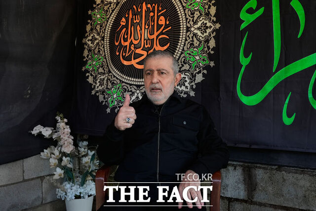 레바논 무장단체 헤즈볼라 고위 정치위원 와피크 사파가 지난 13일 베이루트에서 AP 통신과 인터뷰하고 있다. /AP.뉴시스
