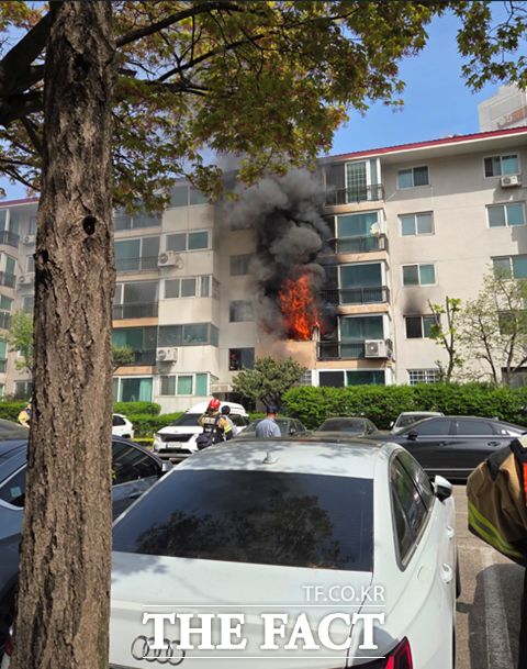 16일 소방당국에 따르면 이날 오전 10시10분께 서울 양천구 목동의 한 아파트 2층에서 화재가 발생했다. /양천소방서