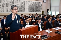  국조특위 증인 선서하는 정순욱 전 경기도지사 비서실장 [포토]