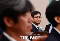  남욱 바라보는 정일권 검사 [포토]