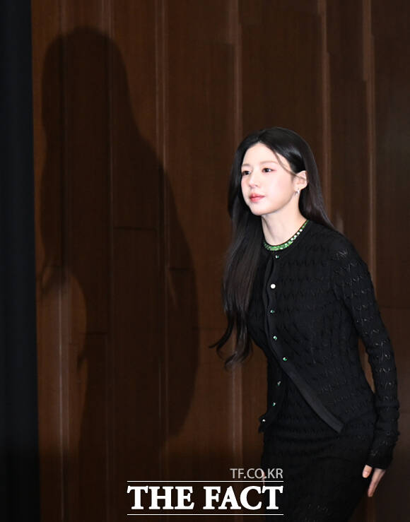 배우 고윤정이 17일 서울 마포구 상암동 스탠포드호텔에서 열린 JTBC 새 토일드라마 '모두가 자신의 무가치함과 싸우고 있다' 제작발표회에 참석하고 있다. /이새롬 기자
