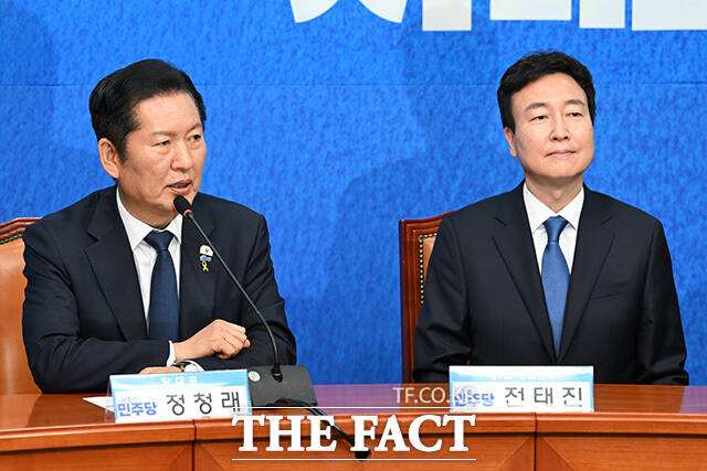 '1차 인재 영입' 인사말 하는 전태진 변호사.