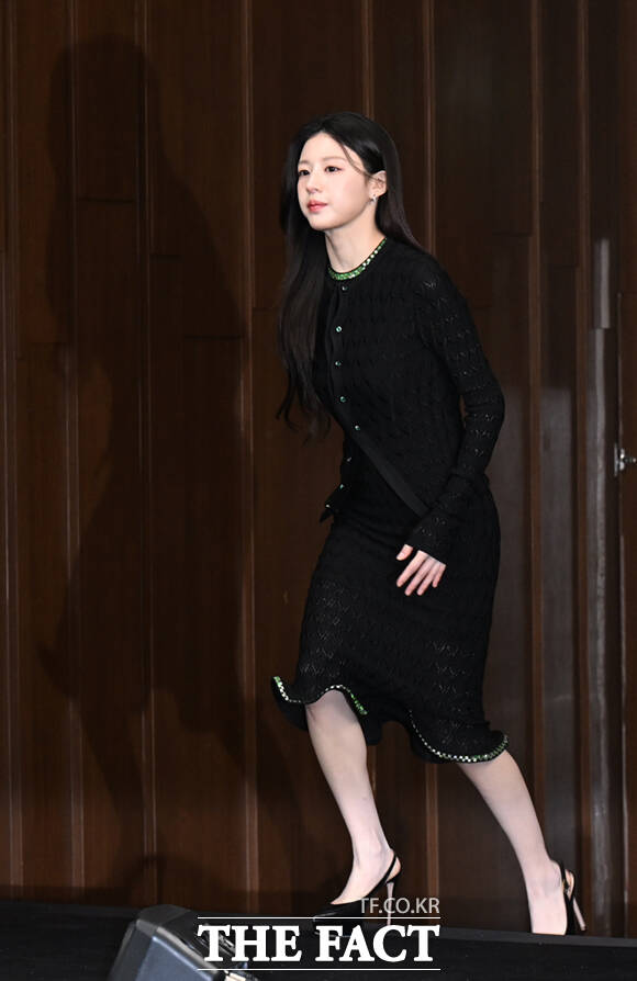 배우 고윤정이 17일 서울 마포구 상암동 스탠포드호텔에서 열린 JTBC 새 토일드라마 '모두가 자신의 무가치함과 싸우고 있다' 제작발표회에 참석하고 있다. /이새롬 기자