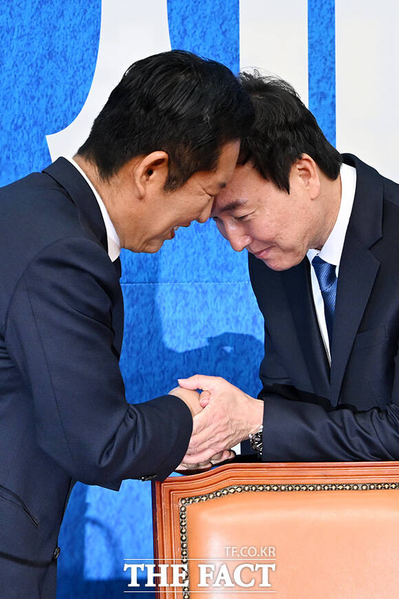 '1차 인재 영입' 인사말 하는 전태진 변호사.