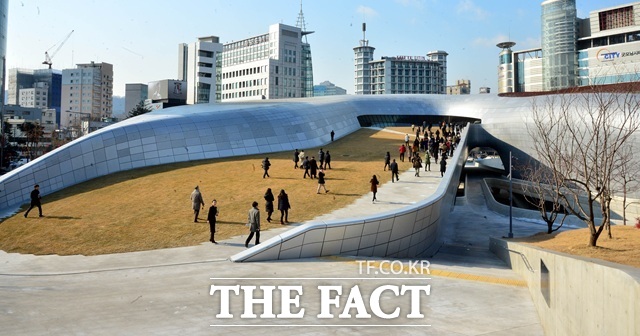 DDP에서 지난 6~12일 열린 기획전시 '아미마당'에서는 방문객이 자유롭게 참여할 수 있는 다양한 참여형 콘텐츠가 운영됐다. 사진은 DDP 모습. /뉴시스