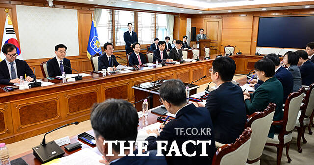 김민석 국무총리가 17일 오전 서울 종로구 정부서울청사에서 열린 마약류 대응 관계장관회의에 참석해 모두발언을 하고 있다. /임영무 기자