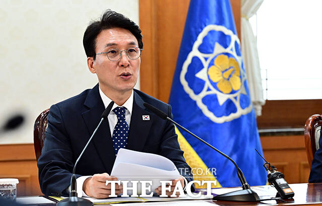 김민석 국무총리가 17일 오전 서울 종로구 정부서울청사에서 열린 마약류 대응 관계장관회의에 참석해 모두발언을 하고 있다. /임영무 기자