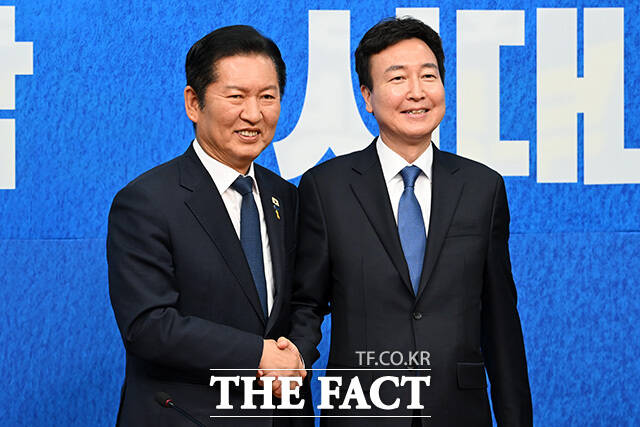 '1차 인재 영입' 인사말 하는 전태진 변호사.