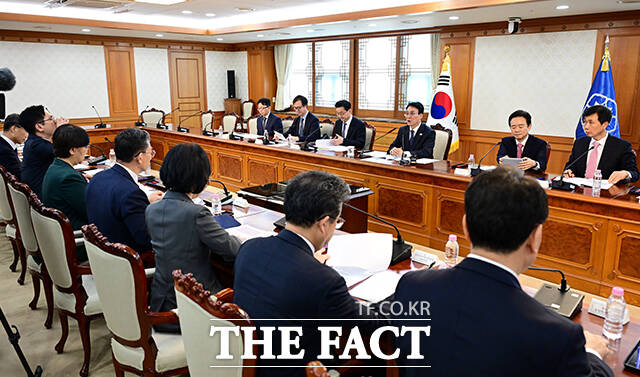 김민석 국무총리가 17일 오전 서울 종로구 정부서울청사에서 열린 마약류 대응 관계장관회의에 참석해 모두발언을 하고 있다. /임영무 기자