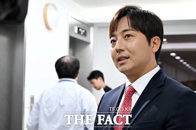 '후보 추가 접수' 경기도지사 후보 면접 참석한 이성배 전 MBC 아나운서(왼쪽)와 조광한 국민의힘 최고위원.